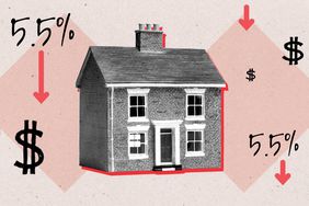 房子周围是向下的箭头,钱和5.5%的迹象。