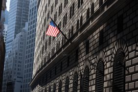 联邦储备银行大楼上的美国国旗