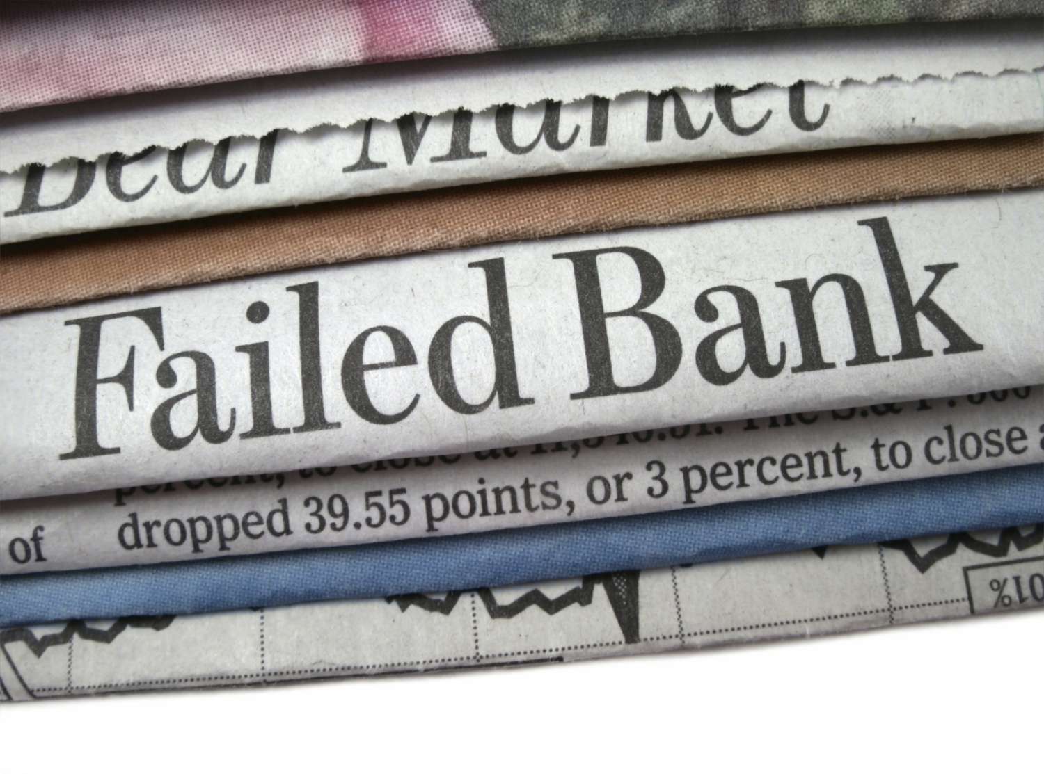报纸的标题是“倒闭的银行”＂class=