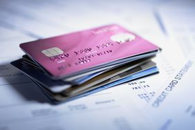 最大限度地减少信用卡债务可以极大地缓解压力。