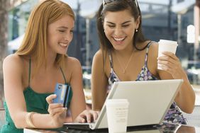 青少年用信用卡在网上购物＂>
          </noscript>
         </div>
        </div>
       </div>
       <div class=