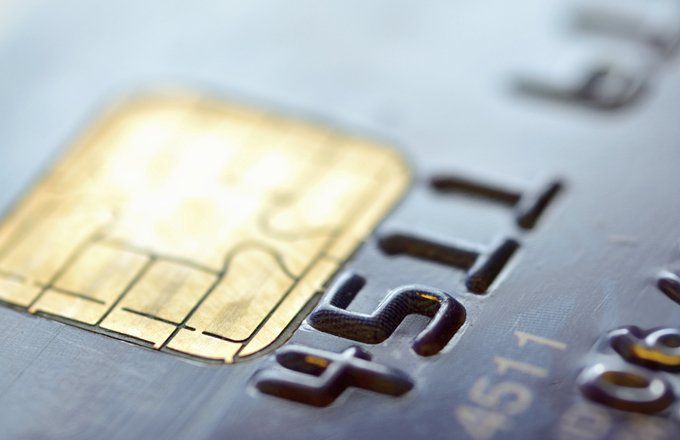 破产后重建信用通常从获得担保信用卡开始。以下是如何在有限的选择中找到最好的交易。