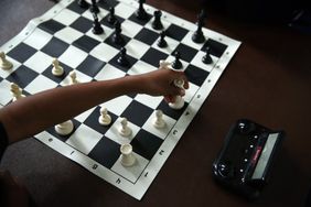 青年国际象棋活动在国会山举行