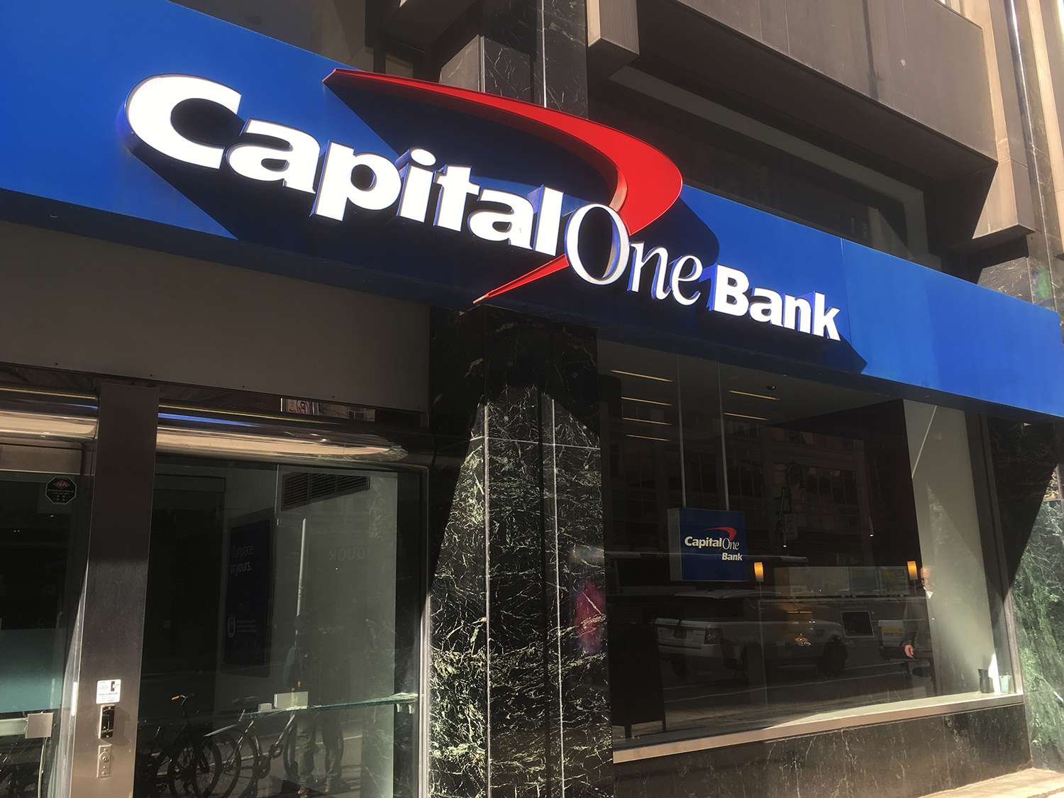 Capital OnBank曼哈顿中城的门面。